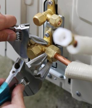 air-conditioning-installing-repair-condition-JTHEVJ8.jpg